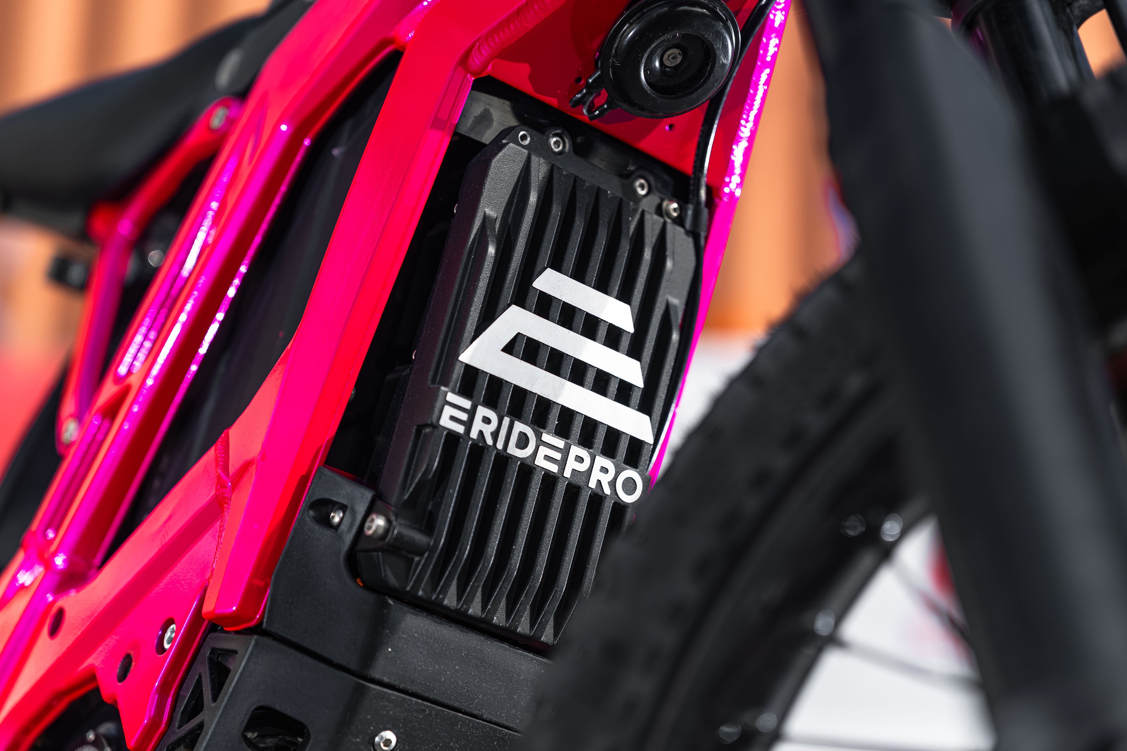 CUSTOM – ELECTRIC MAGENTA E RIDE PRO SS 3.0